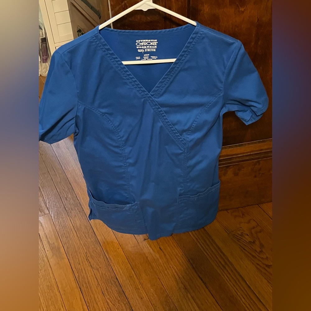 Cherokee v neck scrub top Royal Blue sizes SMall.
